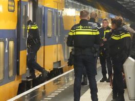 Man neergestoken in trein bij Meppel, daders moeten maandenlang zitten