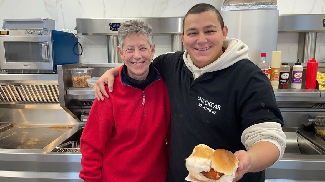 Astrid van Brugge en Mohamed el Morabit van Snackcar De Vrijheid