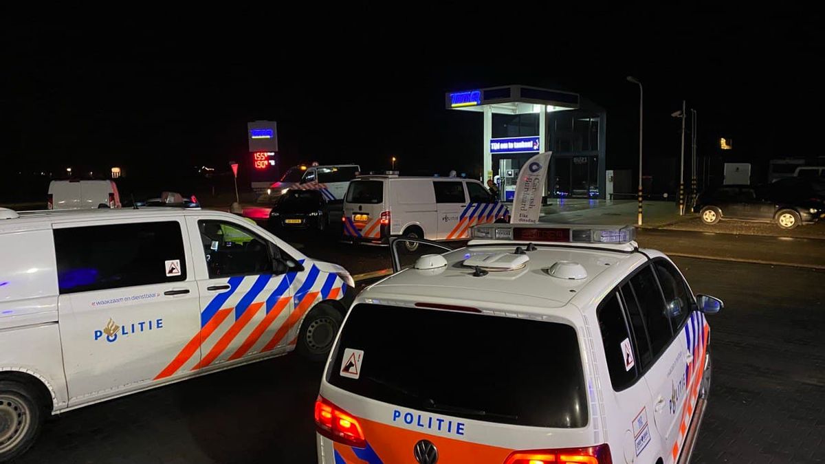 Hondje aan de zuurstof na brand | Slopers kabouterbos Augustinusga betuigen spijt