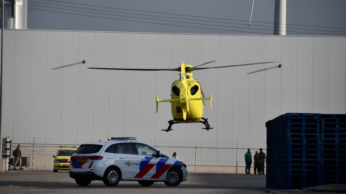Traumahelikopter landt na bedrijfsongeval Vlissingen-Oost
