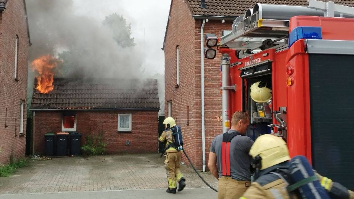 112 Nieuws: uitslaande brand in Vriezenveen | Auto te water