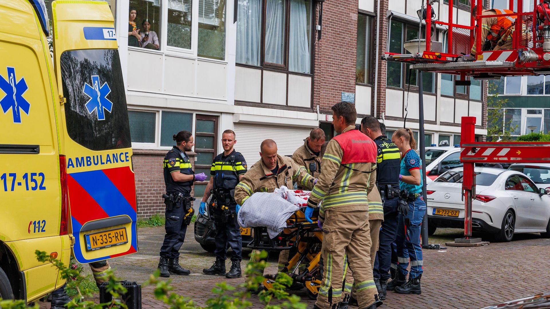 Vlaardinger Die Vrouw Wilde Mishandelen Bloedend De Ambulance In ...