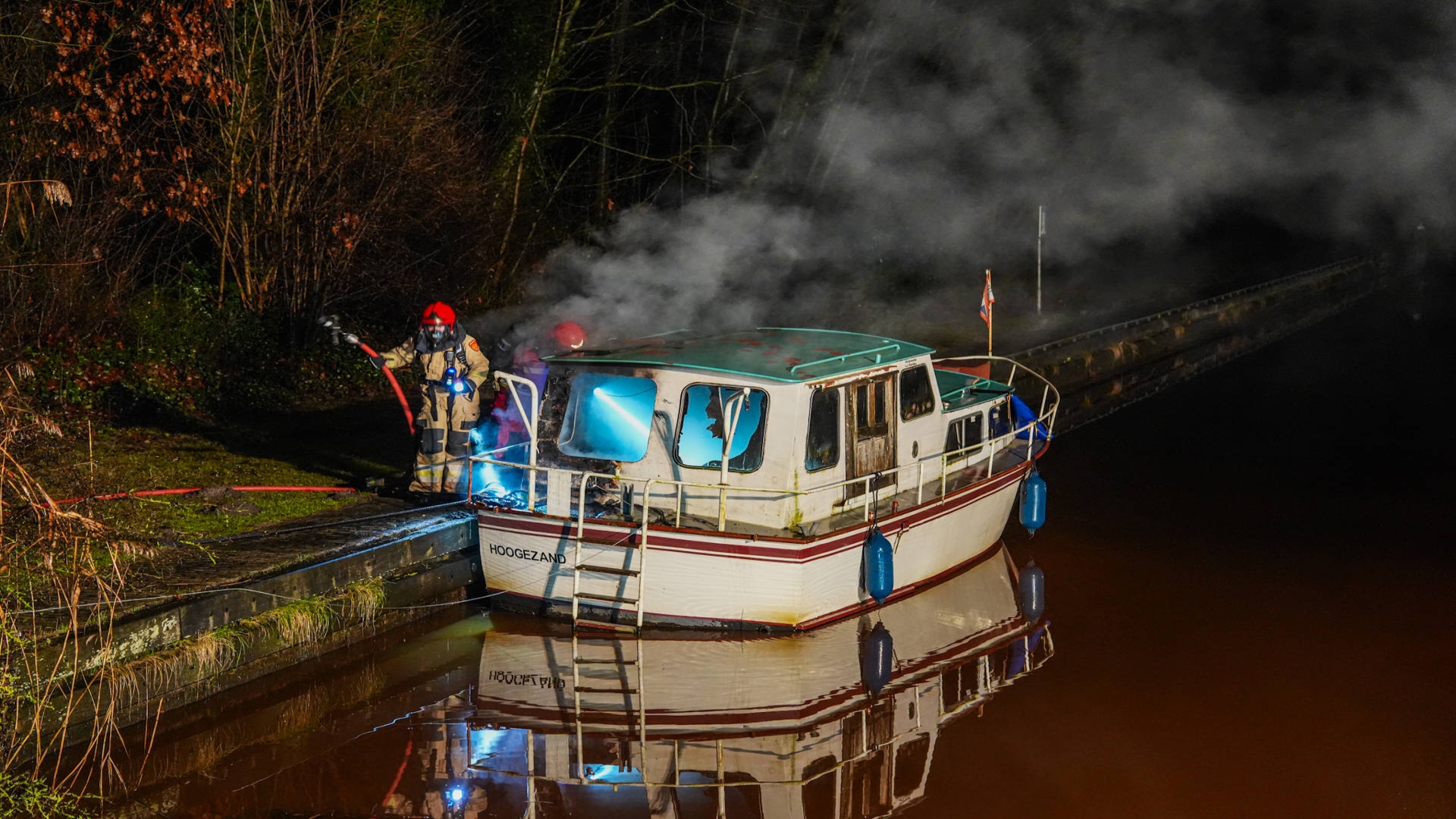112-nieuws: Brand op plezierjacht Hoogezand • Mestmengen gaat mis: koe overleden