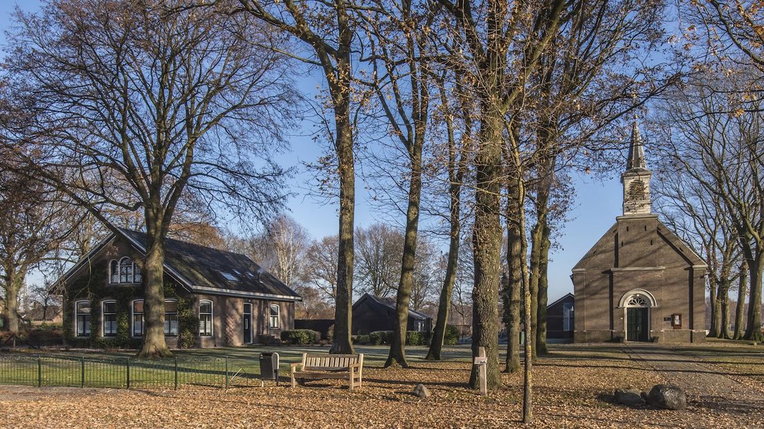 Kerk en pastorie in Willemsoord