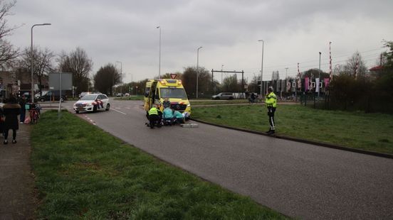 112 Nieuws: Oudere vrouw op fiets raakt zwaargewond bij aanrijding in Zwolle. 112 Nieuws: Oudere vrouw op fiets raakt zwaargewond bij aanrijding in Zwolle.