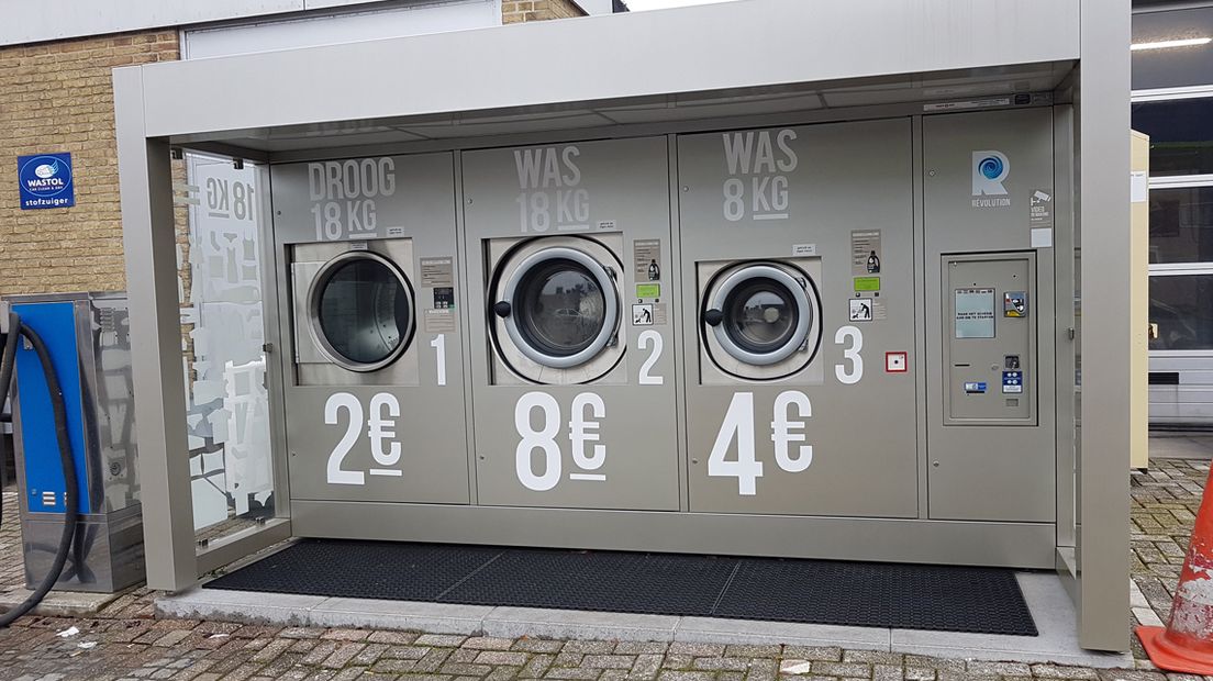 Wasmachines bij een tankstation