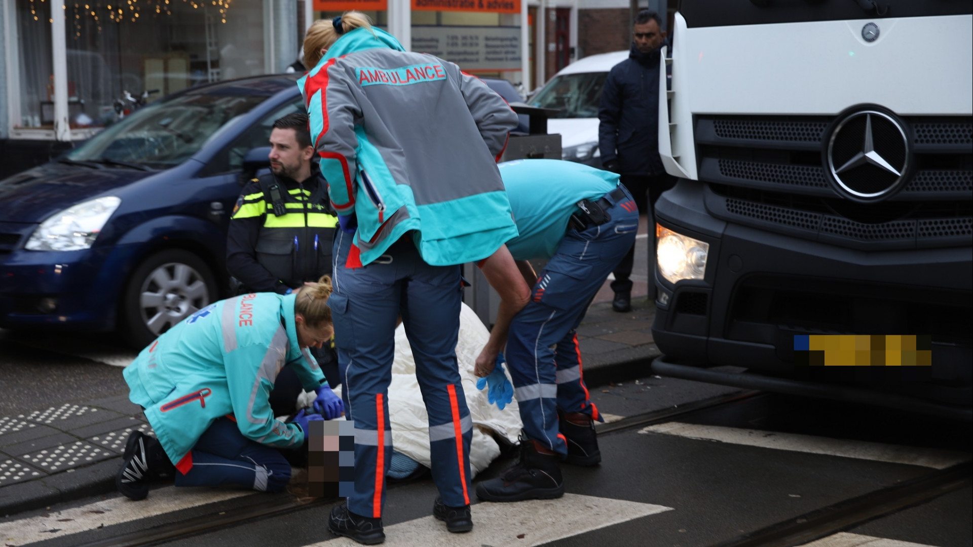 112-nieuws | Voetganger Geschept Door Vrachtwagen - Sjoemelende ...