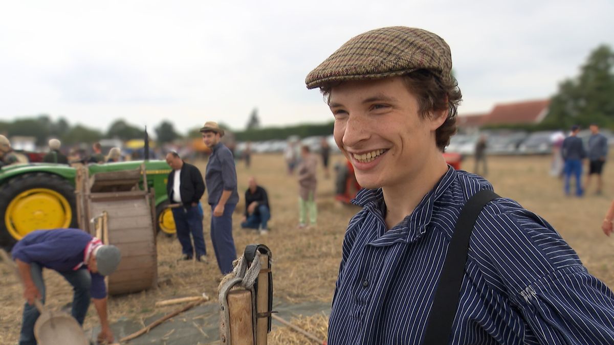 Jong én oud genieten van oude landbouwtechnieken: het hele palet, van paard tot trekker