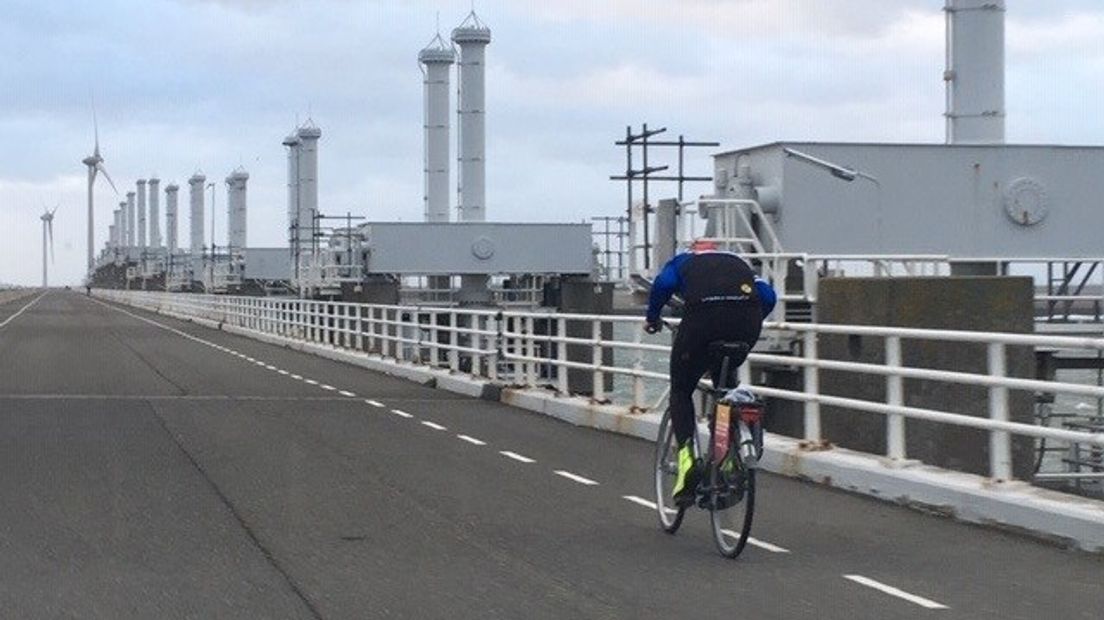 Beuken tegen de wind in op NK Tegenwindfietsen