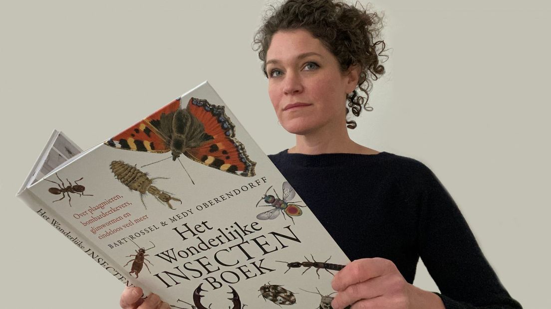 Medy Oberendorff met haar boek| Privéfoto