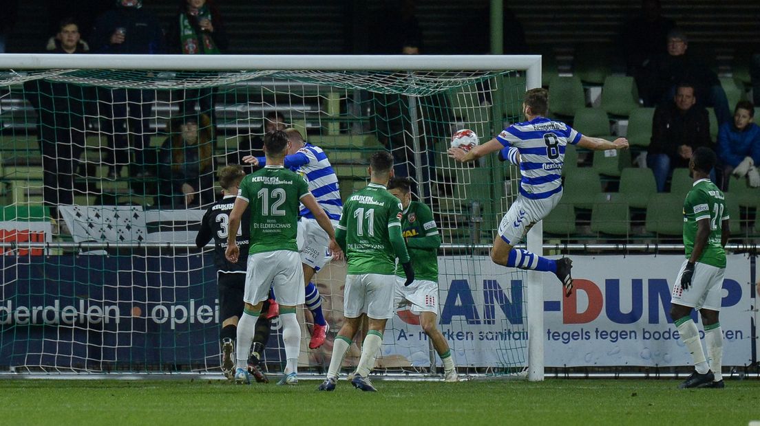 Vet scoort spectaculair bij de tweede paal de 1-1