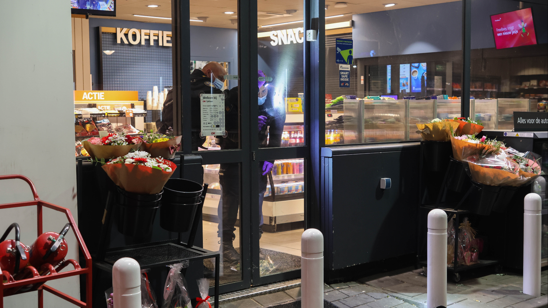 De politie doet onderzoek naar de overval
