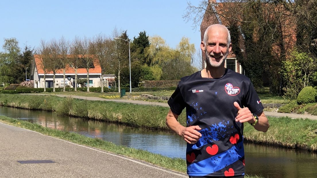 Sjirk Overal rende zaterdag honderd kilometer in en om Kiel-Windeweer voor het Rode Kruis.