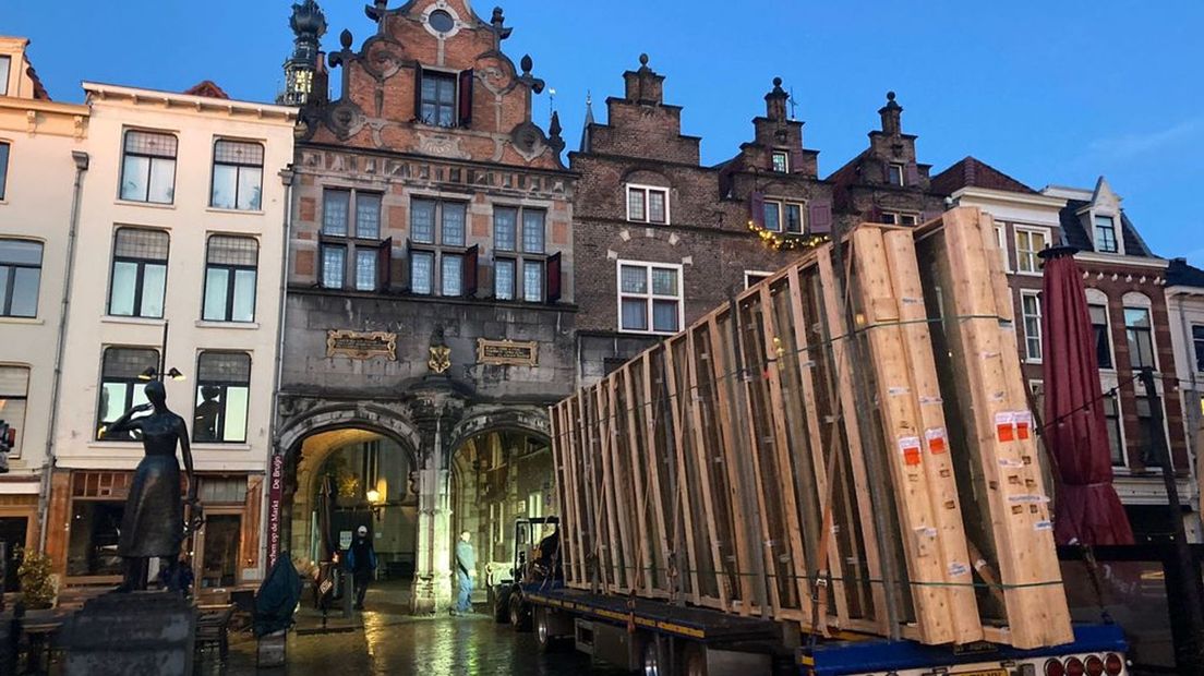 Megaoperatie met loodzware glaswanden in Nijmeegse Stevenskerk.