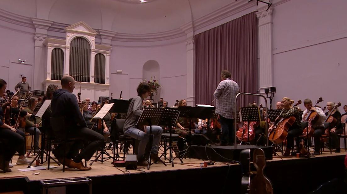Het Zeeuws Orkest tijdens een repetitie in de Zeeuwse Concertzaal