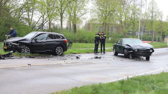 Forse schade bij ongeval in Kampen. Forse schade bij ongeval in Kampen.