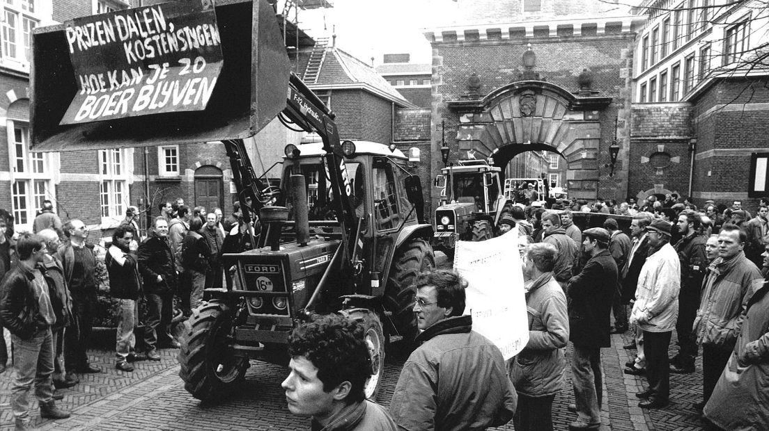 Akkerbouwers wisten op 20 februari 1990 door te dringen tot het Binnenhof in Den Haag.