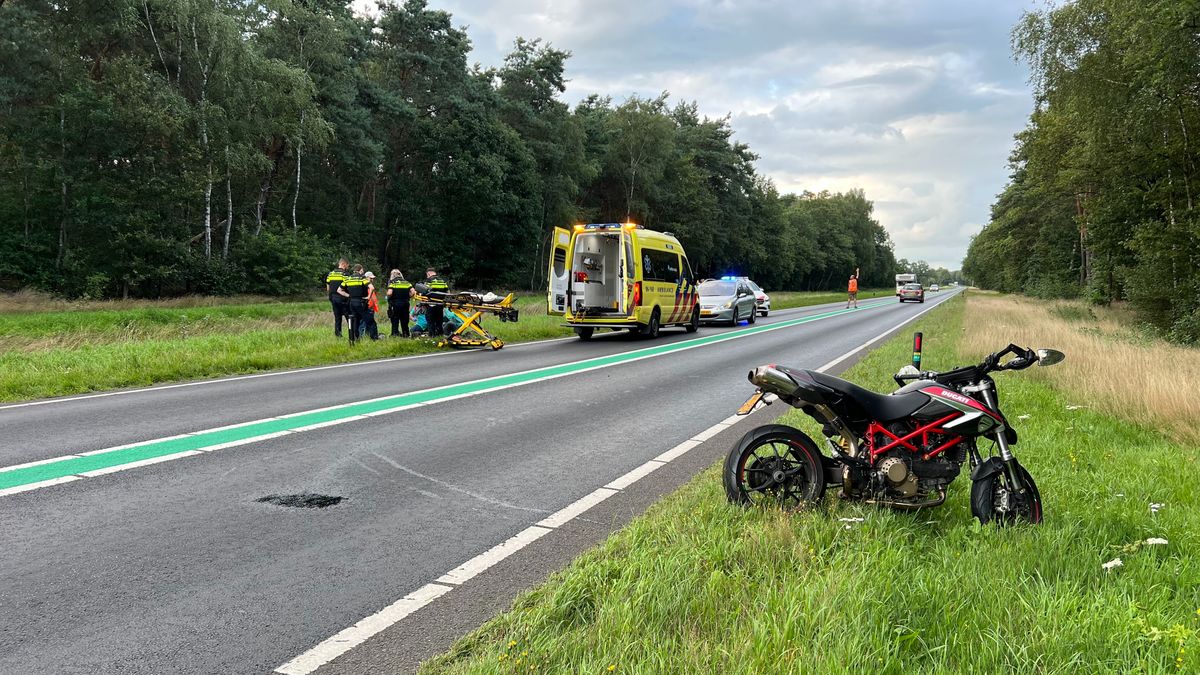 112 nieuws: Motorrijder gewond op N332 | Man zakt door dak in Mariënberg
