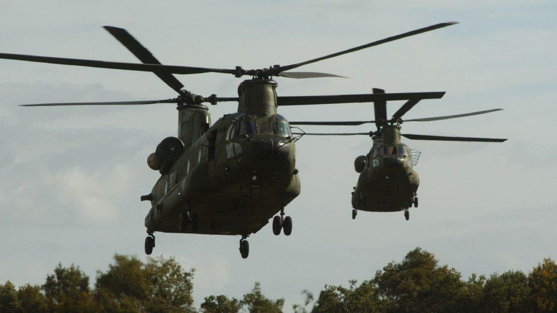 In de omgeving van Coevorden circelen Chinook helikopters rond in het kader van de oefening Falcon Autumn (Rechten: Jeroen Kelderman/RTV Drenthe)