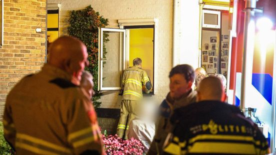Held van de straat: buurman blust brand bij oudere man