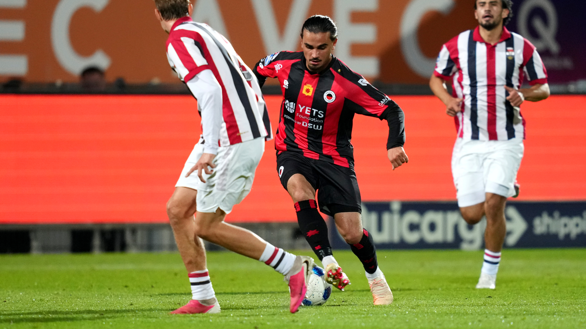 Irakli Yegoian in actie tegen Willem II