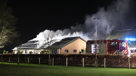 Brand legt schuur in Lunteren grotendeels in de as