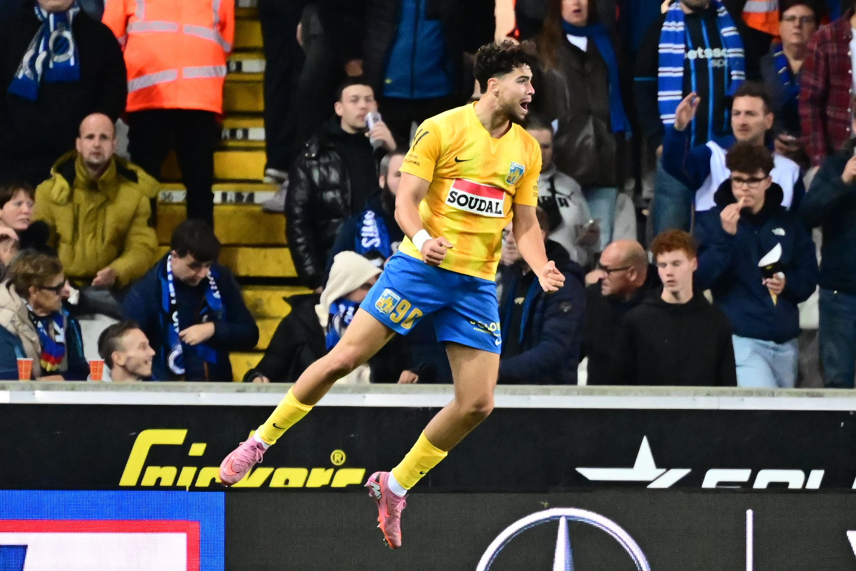 Nacho Ferri juichend na zijn goal tegen Club Brugge.