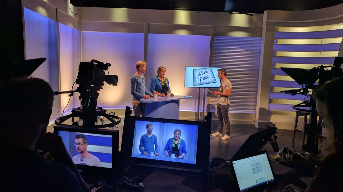 Nog een week dan is de eerste uitzending van Alles Plat, de nieuwe streektaalquiz van TV Gelderland. Vandaag waren de eerste opnamen.