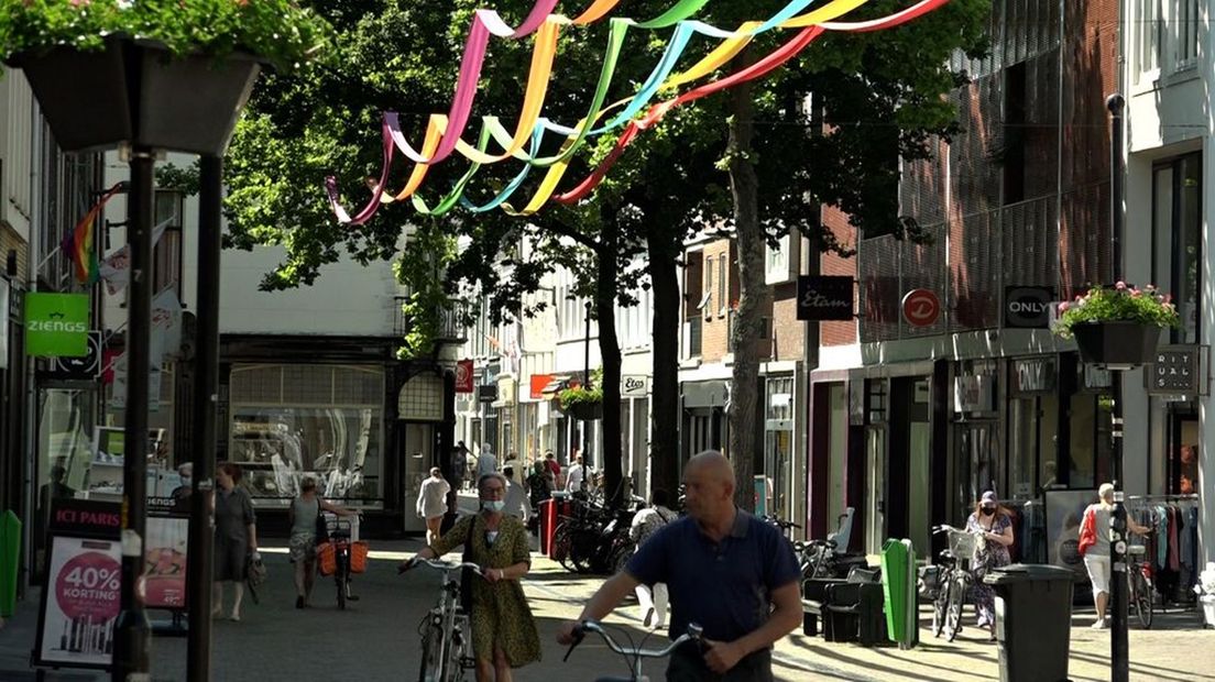 Kleurige linten sieren de straten van de Tielse binnenstad.