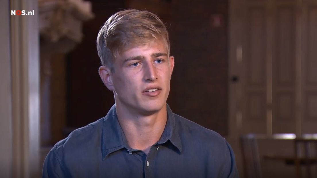 Beachvolleyballer Steven van de Velde doet zijn verhaal bij de NOS (Screenshot: Nos.nl)