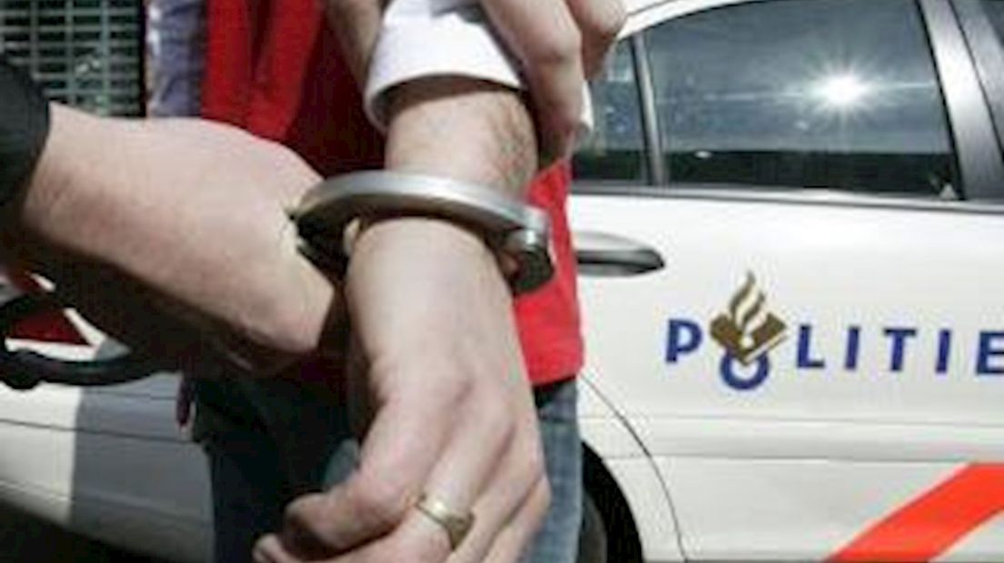 Agenten bedreigd met bijl
