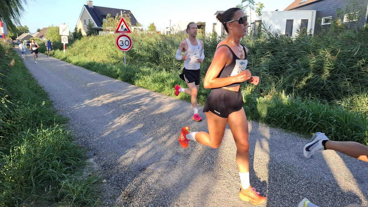 Cornelisse ligt op schema voor Kustmarathon; blij met tweede plek in Wolphaartsdijk