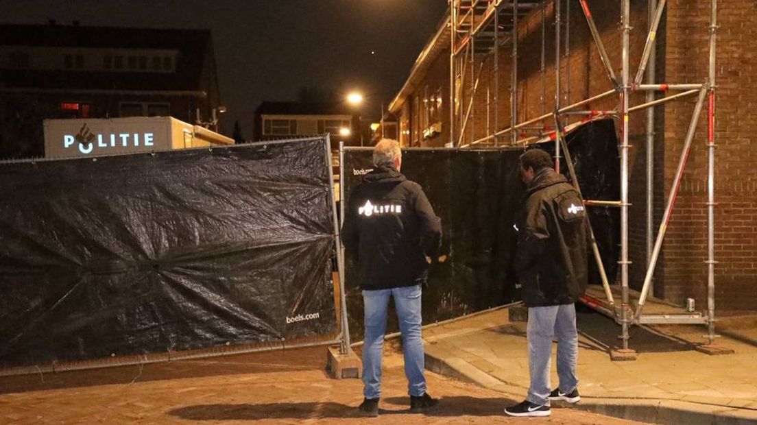Een deel van de wijk werd afgeschermd voor de reconstructie.