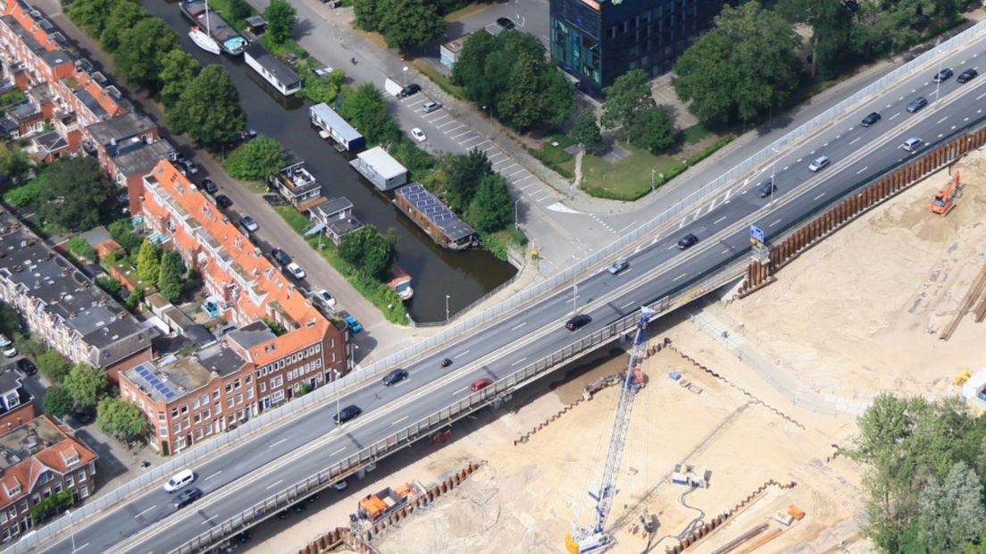 Het viaduct over het Oude Winschoterdiep