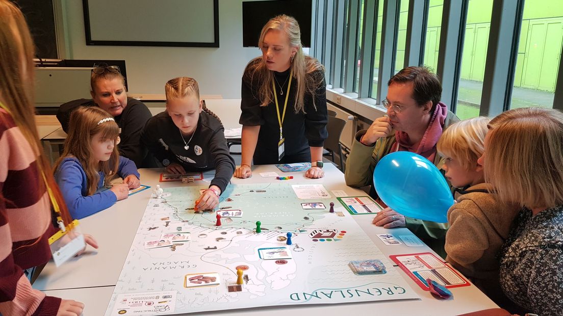 Een borspel leert kinderen over onderzoek naar het Romeinse Rijk.