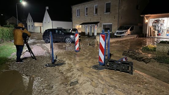 Houten palen moeten bij volgende wateroverlast modder weghouden uit Terblijt Nieuws