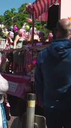 Optocht van praalwagens
