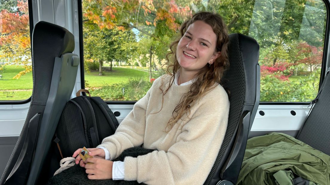 Carola vindt de buurtbus een luxe: 'Dan hoef ik niet met slecht weer op de fiets'