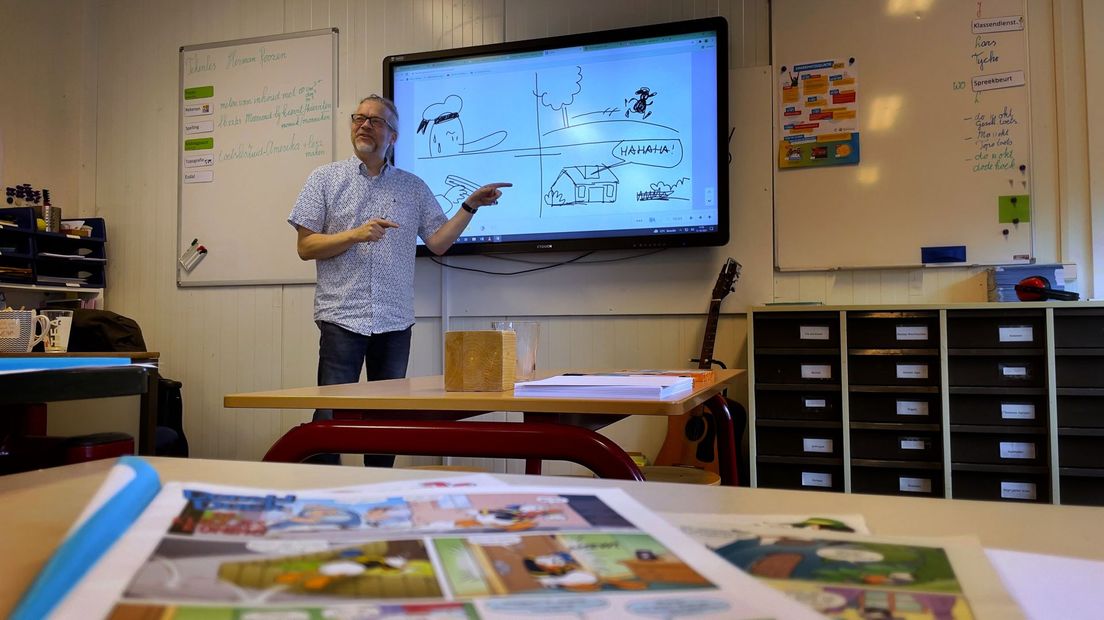 Stripmaker Herman Roozen bezoekt tijdens de Kinderboekenweek basisscholen