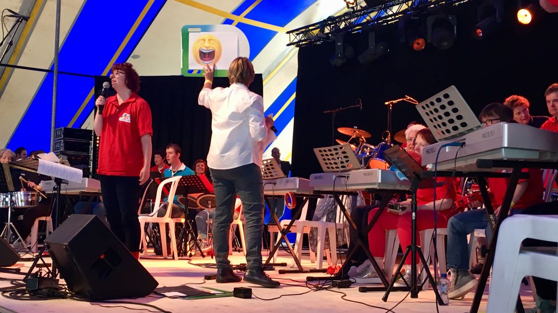 Het festival werd afgetrapt met de Happy Band bestaande uit cliënten van Stichting 't Huus