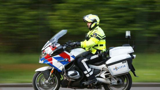 Verdachte op motorscooter weet te ontkomen bij politieachtervolging door Assen Nieuws
