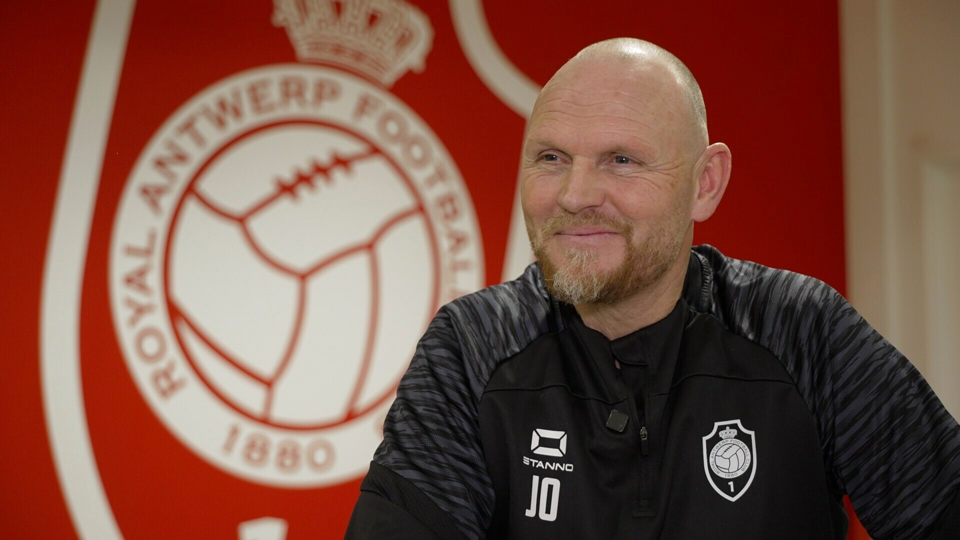 Joseph Oosting vindt zijn draai bij Antwerp FC: 'Voetbal meest overschatte bedrijfstak'