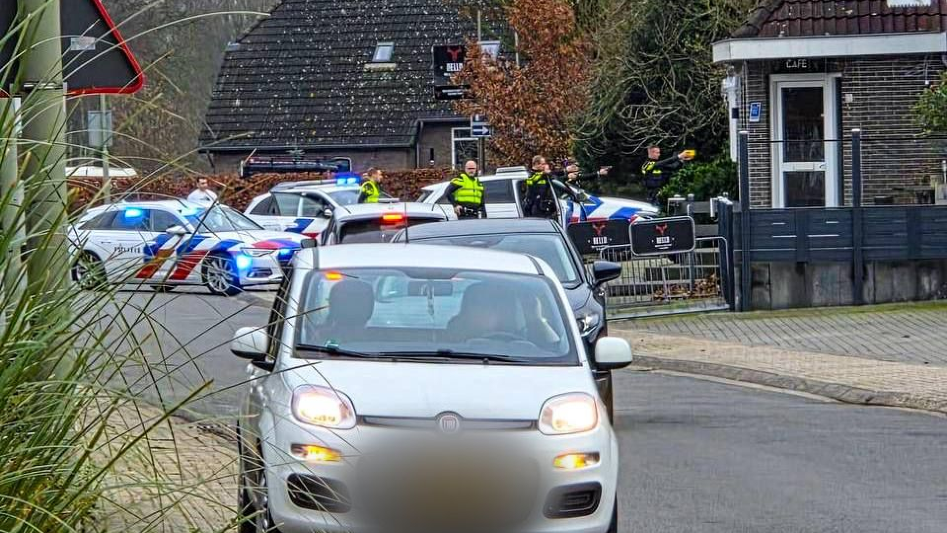 Politie loste waarschuwingsschoten, man had tiewraptang bij zich