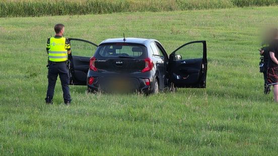 Auto schiet weiland in bij Bredevoort