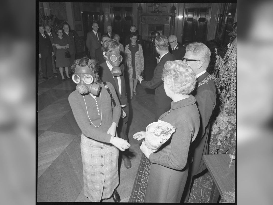 Bewonersprotest tijdens nieuwjaarsreceptie van burgemeester Thomassen van Rotterdam (1971)