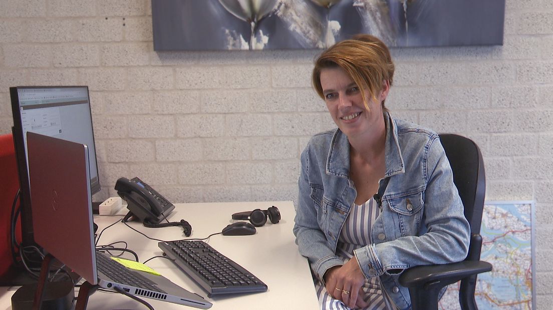 Madeleine Scherbeijn bij de coronalijn van de GGD Zeeland