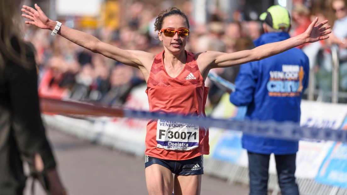 Andrea Deelstra wint de halve marathon van Fürstenfeld