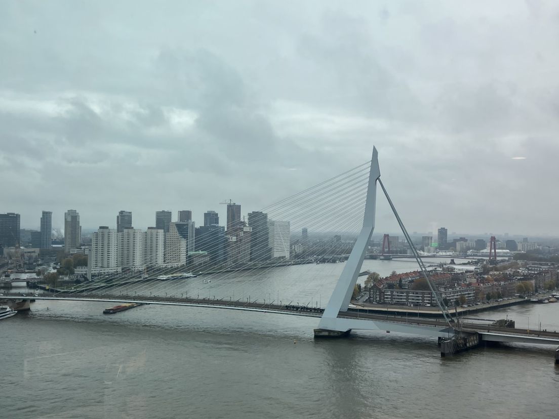Eén van de fraaie uitzichten vanuit het World Port Center, waar de meldkamer is gevestigd