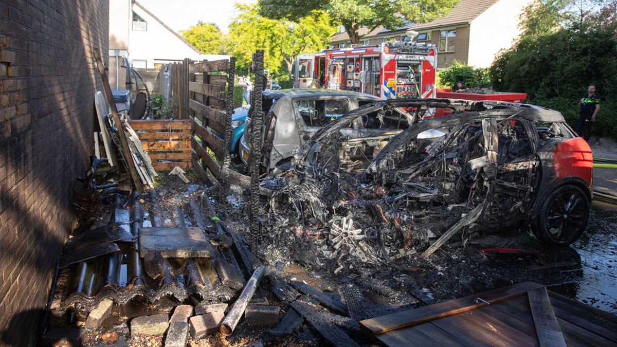 Opschudding in woonwijk door brandende elektrische auto