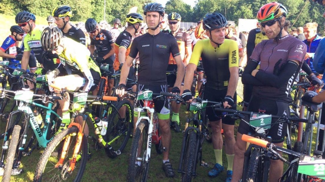 1.400 mountainbikers doen mee aan de vierde editie van de Veldslag om Norg (Rechten: RTV Drenthe/Karin Mulder)